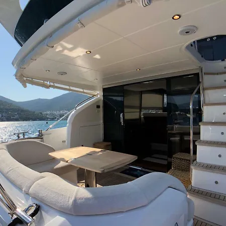 Botel 2017 Princess 52 Fly Yacht In