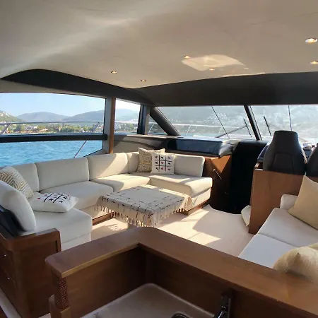 بوتيل 2017 Princess 52 Fly Yacht In *