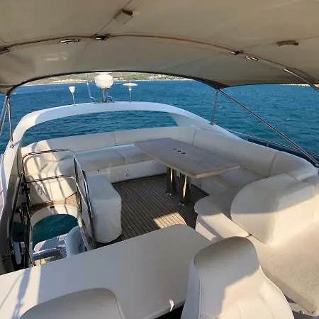 بوتيل 2017 Princess 52 Fly Yacht In *