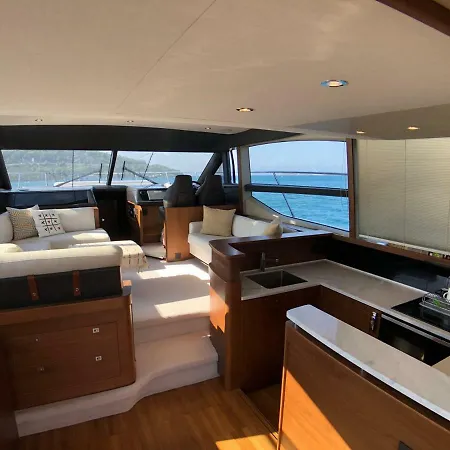 بوتيل 2017 Princess 52 Fly Yacht In